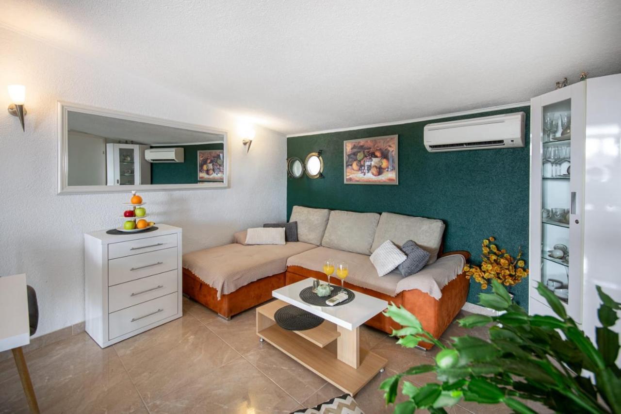 Holiday Home Nevera Макарска Экстерьер фото