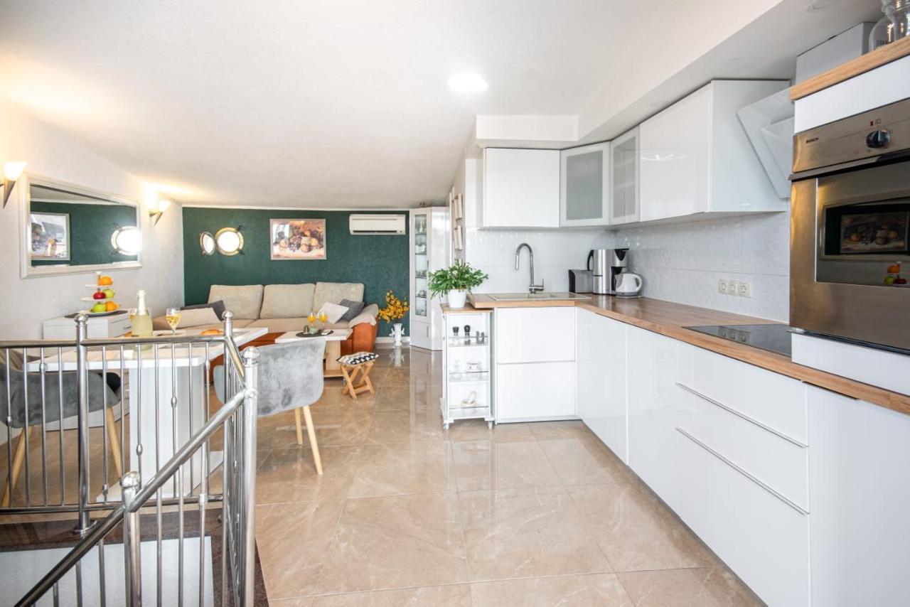 Holiday Home Nevera Макарска Экстерьер фото